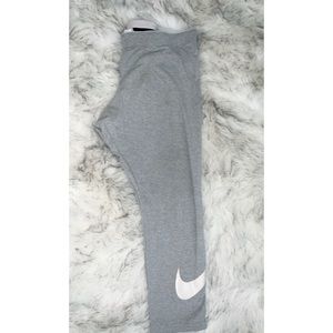 Nike Women’s Gray Crop Leggings